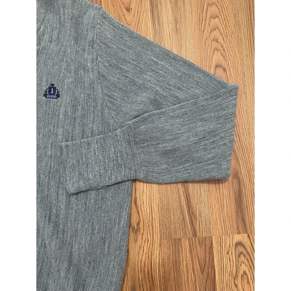 IZOD V-Neck Sweater Mens Medium Made in USA 90s Crest Logo